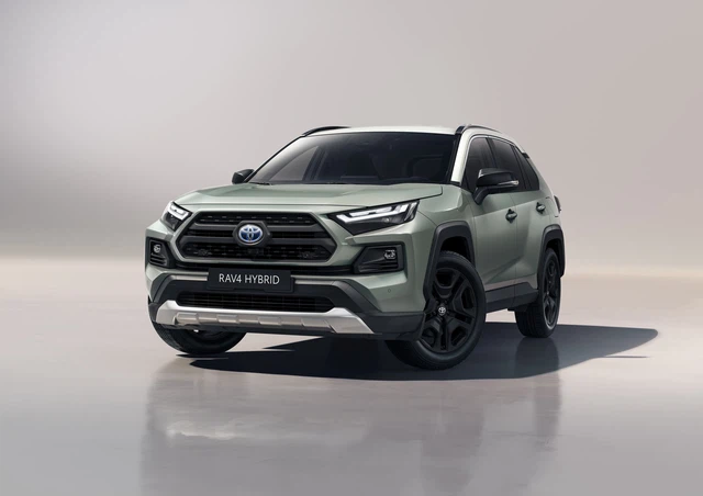 Toyota bất ngờ hạ hệ GM, trở thành vua doanh số ô tô tại Mỹ năm 2021 - Ảnh 1. Toyota bất ngờ hạ hệ GM, trở thành vua doanh số ô tô tại Mỹ năm 2021 - Ảnh 1.