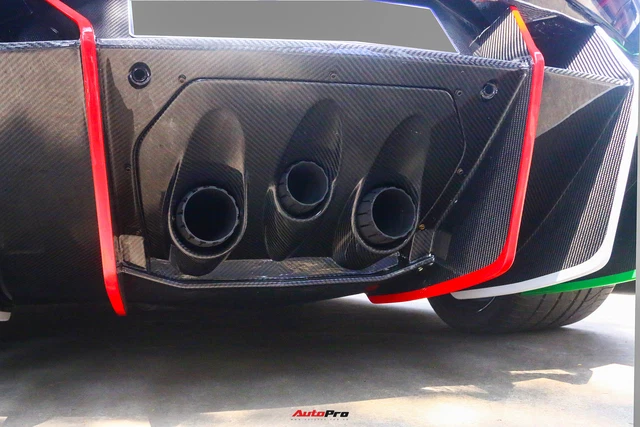 Chi tiết Lamborghini Aventador độ Duke Dynamics đầu tiên Việt Nam: Chi phí hơn 1 tỷ đồng, nhiều chi tiết giống siêu xe triệu đô Centenario - Ảnh 5. Chi tiết Lamborghini Aventador độ Duke Dynamics đầu tiên Việt Nam: Chi phí hơn 1 tỷ đồng, nhiều chi tiết giống siêu xe triệu đô Centenario - Ảnh 5.