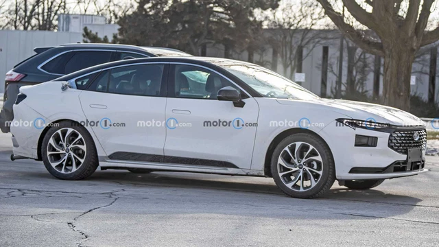 Ford Mondeo thế hệ mới lộ diện không che chắn, đèn hậu hao hao VinFast Lux A2.0 và Lux SA2.0 - Ảnh 3. Ford Mondeo thế hệ mới lộ diện không che chắn, đèn hậu hao hao VinFast Lux A2.0 và Lux SA2.0 - Ảnh 3.