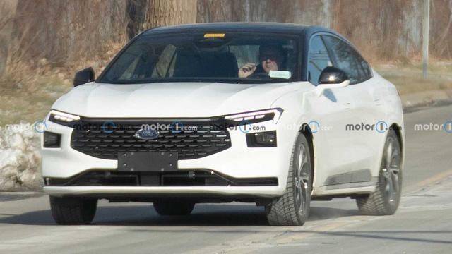 Ford Mondeo thế hệ mới lộ diện không che chắn, đèn hậu hao hao VinFast Lux A2.0 và Lux SA2.0 - Ảnh 2. Ford Mondeo thế hệ mới lộ diện không che chắn, đèn hậu hao hao VinFast Lux A2.0 và Lux SA2.0 - Ảnh 2.
