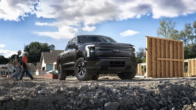 Ford thống trị phân khúc bán tải: F-150 đứng top 1 doanh số tại Mỹ 40 năm liên tiếp, Maverick tăng trưởng hơn gấp đôi - Ảnh 1. Ford thống trị phân khúc bán tải: F-150 đứng top 1 doanh số tại Mỹ 40 năm liên tiếp, Maverick tăng trưởng hơn gấp đôi - Ảnh 1.