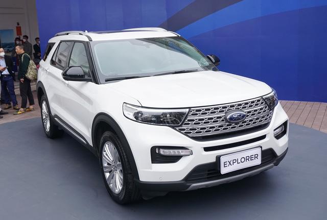 Chi tiết Ford Explorer giá 2,37 tỷ đồng vừa về Việt Nam - Ảnh 2.