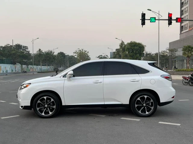 Chưa tới 100.000km, Lexus RX 350 hạ giá bán lại ngang ngửa Mazda CX-8 - Ảnh 5. Chưa tới 100.000km, Lexus RX 350 hạ giá bán lại ngang ngửa Mazda CX-8 - Ảnh 5.