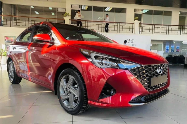 Những cuộc soán ngôi ngoạn mục trên thị trường ô tô Việt Nam năm qua: Vios thất thế trước 2 đối thủ, Corolla Cross tạo kỳ tích bất ngờ - Ảnh 2. Những cuộc soán ngôi ngoạn mục trên thị trường ô tô Việt Nam năm qua: Vios thất thế trước 2 đối thủ, Corolla Cross tạo kỳ tích bất ngờ - Ảnh 2.