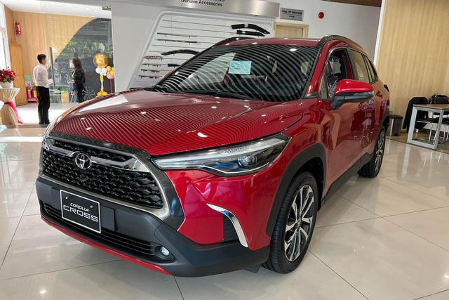 Những cuộc soán ngôi ngoạn mục trên thị trường ô tô Việt Nam năm qua: Vios thất thế trước 2 đối thủ, Corolla Cross tạo kỳ tích bất ngờ - Ảnh 3. Những cuộc soán ngôi ngoạn mục trên thị trường ô tô Việt Nam năm qua: Vios thất thế trước 2 đối thủ, Corolla Cross tạo kỳ tích bất ngờ - Ảnh 3.