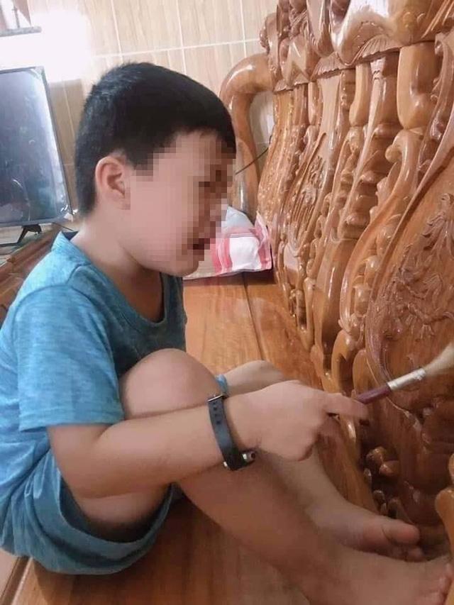 Tạm biệt cơn trầm cảm lau chùi đồ gỗ chạm trổ ngày Tết - Ảnh 1.