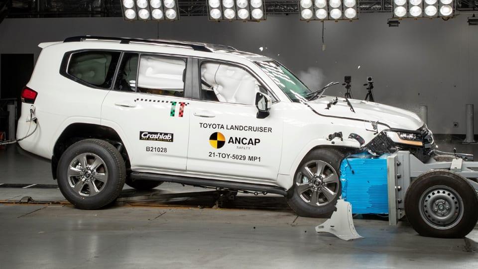 Toyota Land Cruiser 2022 an toàn với chủ xe, nhưng lại là nỗi lo với người xung quanh - Ảnh 1. Toyota Land Cruiser 2022 an toàn với chủ xe, nhưng lại là nỗi lo với người xung quanh - Ảnh 1.