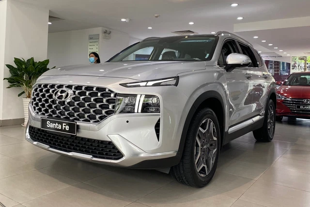 Những cuộc soán ngôi ngoạn mục trên thị trường ô tô Việt Nam năm qua: Vios thất thế trước 2 đối thủ, Corolla Cross tạo kỳ tích bất ngờ - Ảnh 4. Những cuộc soán ngôi ngoạn mục trên thị trường ô tô Việt Nam năm qua: Vios thất thế trước 2 đối thủ, Corolla Cross tạo kỳ tích bất ngờ - Ảnh 4.