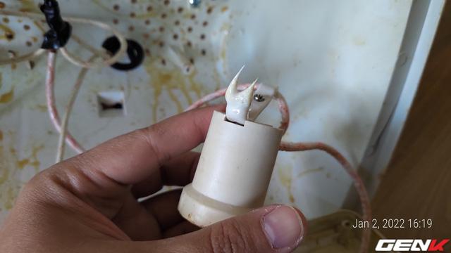 Trót mua đèn sưởi nhà tắm rởm, tôi mất mấy ngày trời để "độ chế" lại cho an toàn và tiết kiệm điện - Ảnh 17. Trót mua đèn sưởi nhà tắm rởm, tôi mất mấy ngày trời để "độ chế" lại cho an toàn và tiết kiệm điện - Ảnh 17.
