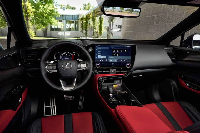 Ít ai ngờ Lexus NX sang chảnh sẽ có ngày khoác lên diện mạo bụi bặm này - Ảnh 4. Ít ai ngờ Lexus NX sang chảnh sẽ có ngày khoác lên diện mạo bụi bặm này - Ảnh 4.