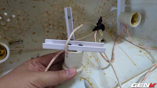 Trót mua đèn sưởi nhà tắm rởm, tôi mất mấy ngày trời để "độ chế" lại cho an toàn và tiết kiệm điện - Ảnh 18. Trót mua đèn sưởi nhà tắm rởm, tôi mất mấy ngày trời để "độ chế" lại cho an toàn và tiết kiệm điện - Ảnh 18.