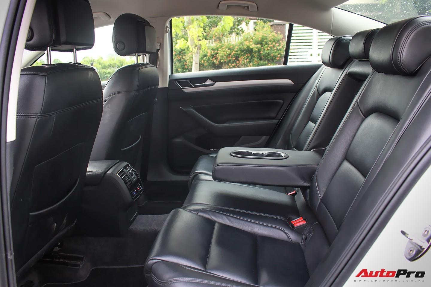 Là đối thủ của Toyota Camry, mẫu xe châu Âu này được rao bán lại với giá chỉ hơn 700 triệu đồng - Ảnh 3. Là đối thủ của Toyota Camry, mẫu xe châu Âu này được rao bán lại với giá chỉ hơn 700 triệu đồng - Ảnh 3.