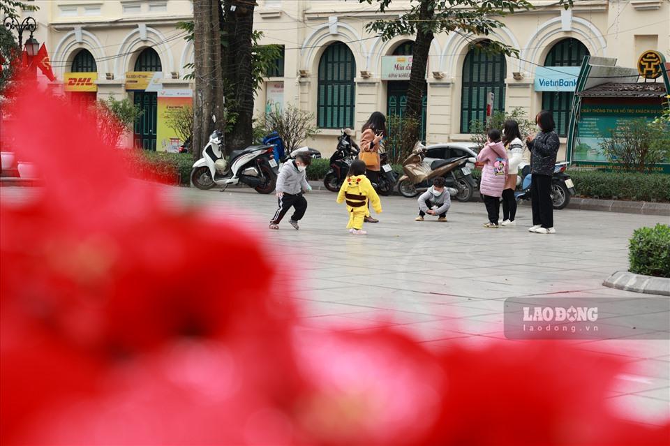 Hà Nội thông thoáng, yên tĩnh khác lạ trong ngày cuối cùng năm Tân Sửu - Ảnh 1