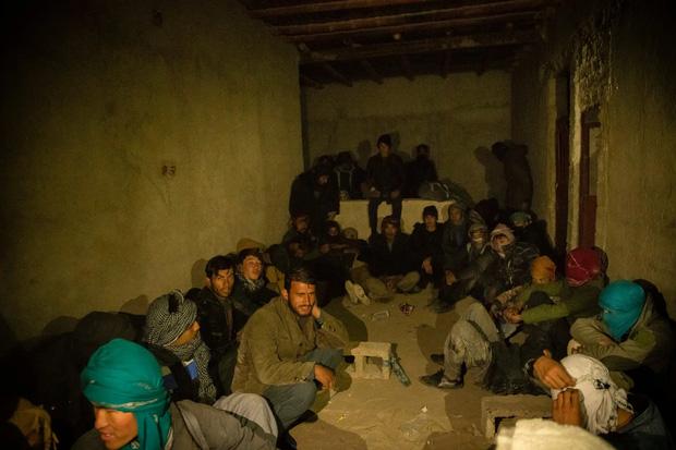 Nền kinh tế sụp đổ, hàng triệu người Afghanistan tháo chạy: Khi cuộc sống thường ngày trở thành địa ngục lạnh lẽo - Ảnh 4. Nền kinh tế sụp đổ, hàng triệu người Afghanistan tháo chạy: Khi cuộc sống thường ngày trở thành địa ngục lạnh lẽo - Ảnh 4.