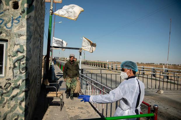 Nền kinh tế sụp đổ, hàng triệu người Afghanistan tháo chạy: Khi cuộc sống thường ngày trở thành địa ngục lạnh lẽo - Ảnh 9. Nền kinh tế sụp đổ, hàng triệu người Afghanistan tháo chạy: Khi cuộc sống thường ngày trở thành địa ngục lạnh lẽo - Ảnh 9.