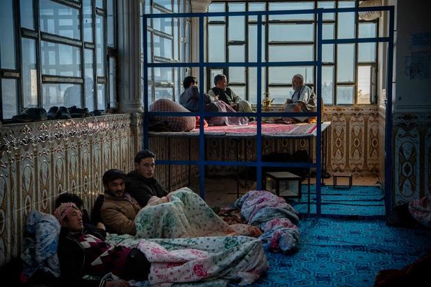Nền kinh tế sụp đổ, hàng triệu người Afghanistan tháo chạy: Khi cuộc sống thường ngày trở thành địa ngục lạnh lẽo - Ảnh 5. Nền kinh tế sụp đổ, hàng triệu người Afghanistan tháo chạy: Khi cuộc sống thường ngày trở thành địa ngục lạnh lẽo - Ảnh 5.