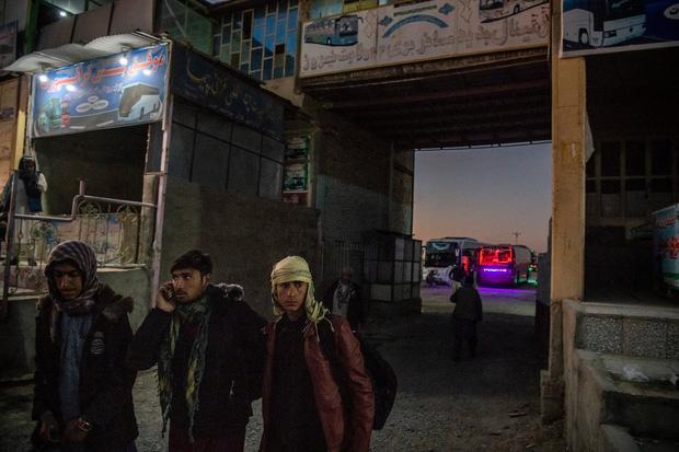 Nền kinh tế sụp đổ, hàng triệu người Afghanistan tháo chạy: Khi cuộc sống thường ngày trở thành địa ngục lạnh lẽo - Ảnh 7. Nền kinh tế sụp đổ, hàng triệu người Afghanistan tháo chạy: Khi cuộc sống thường ngày trở thành địa ngục lạnh lẽo - Ảnh 7.