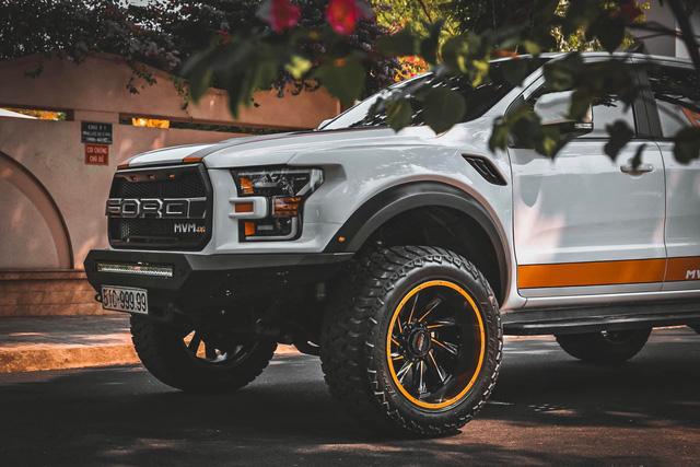 Ngỡ ngàng màn lột xác Ford Ranger biển ngũ quý 9 của đại gia Việt sau gần 4 năm: Hầm hố hơn khủng long F-150, nội thất long lanh kiểu Hermes - Ảnh 5.