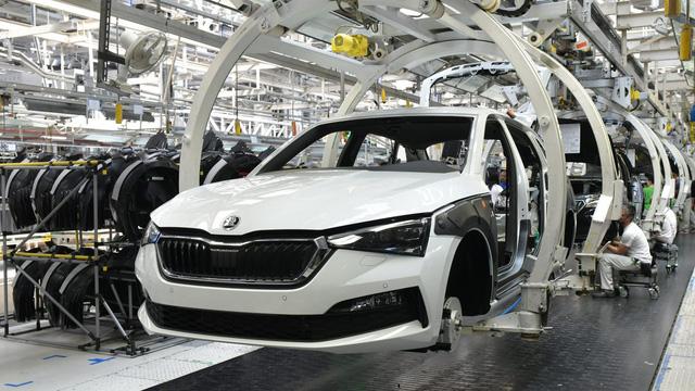 Skoda lên lịch đổ bộ Việt Nam ngay năm nay - Xe phổ thông châu Âu cùng mẹ với Porsche, lắp ráp tại Quảng Ninh, cạnh tranh xe Nhật, Hàn - Ảnh 1.
