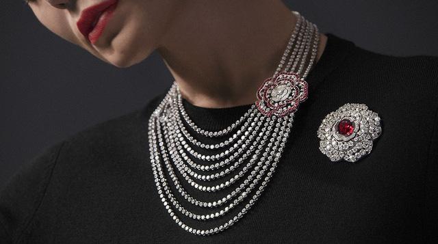 Thổn thức với vẻ đẹp từ bộ sưu tập “The Camellia” của DOJI - Ảnh 1.
