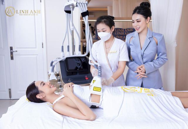Hoa hậu Thùy Tiên khoe vẻ đẹp rạng ngời tại Thẩm mỹ Quốc tế Linh Anh - Ảnh 3.