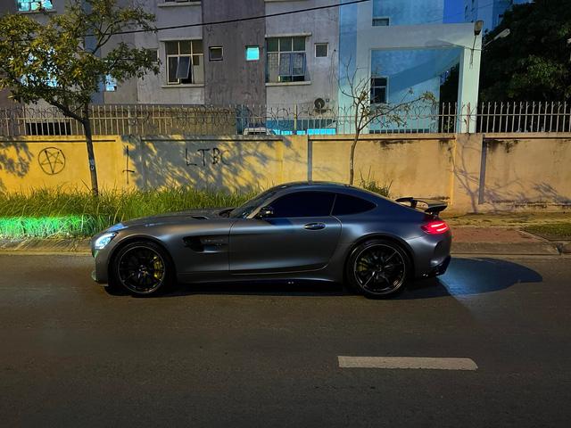 Lộ góc nhỏ garage trăm tỷ của ông trùm cà phê Đặng Lê Nguyên Vũ: Thêm Mercedes-AMG GT R từng của Nguyễn Quốc Cường cùng chiếc Ferrari hàng độc - Ảnh 3.