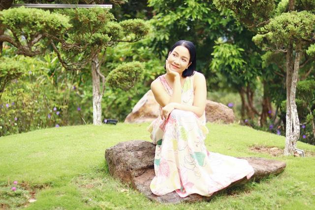 Diva Mỹ Linh sống an yên, viên mãn trong biệt phủ nhiều cây xanh nên tuổi U50 vẫn trẻ đẹp - Ảnh 3.