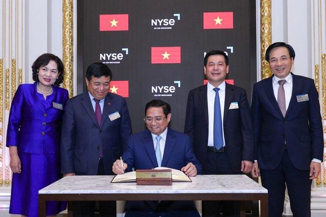 Thủ tướng Phạm Minh Chính tham quan, làm việc tại sàn giao dịch chứng khoán lớn nhất thế giới tại New York - Ảnh 9.