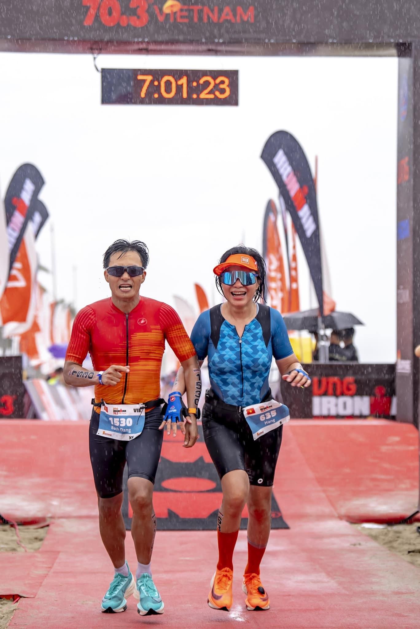 Ironlady Cao Nguyệt Hằng cùng chồng hoàn thành xuất sắc thử thách tại IRONMAN70.3 Việt Nam - Ảnh 7.