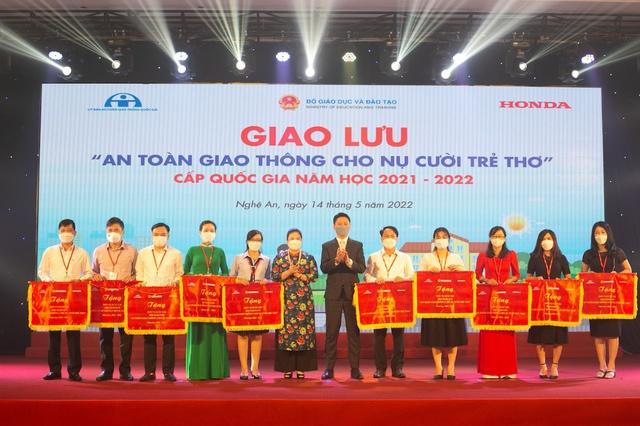 Lễ trao giải hội giao lưu “ATGT cho nụ cười trẻ thơ” năm học 2021 - 2022 - Ảnh 4.