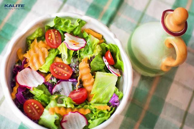 Giữ dáng chuẩn sao - Quỳnh Kool chọn nước ép mỗi ngày để thanh lọc cơ thể - Ảnh 1.