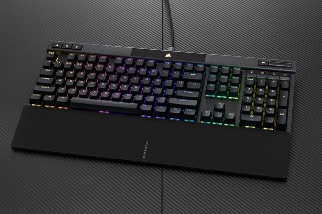 Bàn phím cơ gaming Corsair K70 RGB Pro: Đắt xắt ra miếng với thiết kế cá tính, xịn sò - Ảnh 1.