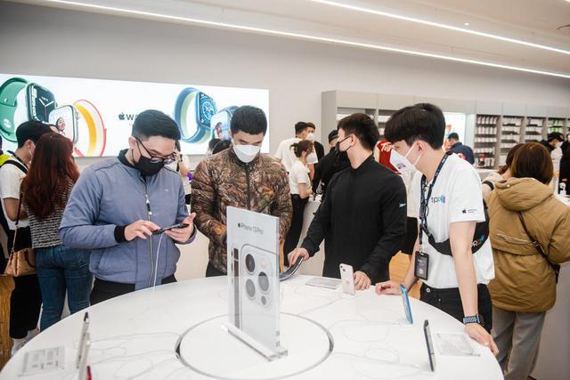 Big sale siêu khủng: TopZone bán iPhone 13 chỉ nửa giá, loạt sản phẩm Apple giảm mạnh đến 20% - Ảnh 2.