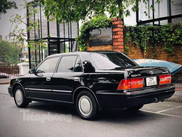 Toyota Crown đời 1998 rao bán giá 1,5 tỷ đồng ở Hà Nội - Ảnh 1.