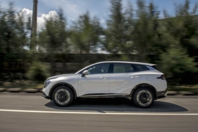 Kia Sportage 2022 về Việt Nam với giá 899 đến 1099 triệu đồng – đối đầu Hyundai Tucson, Honda CR-V - Ảnh 4. Kia Sportage 2022 về Việt Nam với giá 899 đến 1099 triệu đồng – đối đầu Hyundai Tucson, Honda CR-V - Ảnh 4.