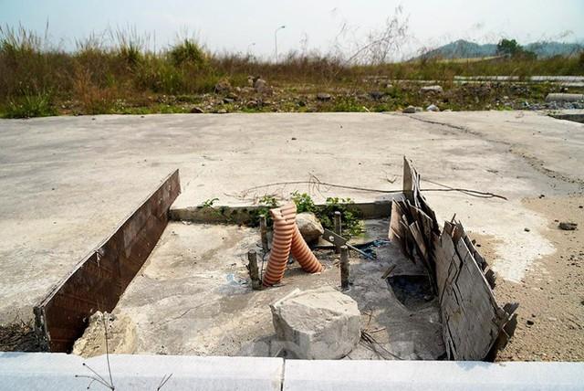 Khu đô thị gần 100ha đất vàng ở Quảng Ninh bỏ hoang, cỏ mọc um tùm - Ảnh 11. Khu đô thị gần 100ha đất vàng ở Quảng Ninh bỏ hoang, cỏ mọc um tùm - Ảnh 11.