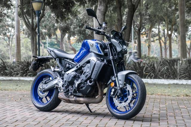 Trải nghiệm Yamaha MT-09 giá 345 triệu đồng: Kiểu dáng nổi loạn, lái hay, trang bị đủ dùng - Ảnh 8.