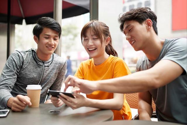 Trong khi Facebook đang cố sao chép TikTok, ByteDance lại ra mắt ứng dụng giống Instagram - Ảnh 1.