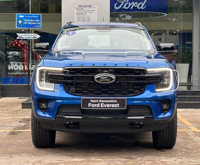 Soi gói lạc giá 200 triệu đồng của Ford Everest bản full option tại Việt Nam: Chỉ có 4 món, tặng thêm nhiều món - Ảnh 4.