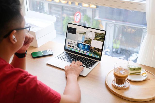 CellphoneS giảm đến 5 triệu cho khách hàng đặt trước Macbook Air M2 chính hãng - Ảnh 2.