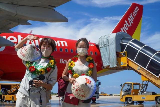 Vietjet đạt kết quả kinh doanh tích cực sáu tháng đầu năm, thích ứng để phục hồi kinh tế cùng các địa phương và cả nước - Ảnh 1.