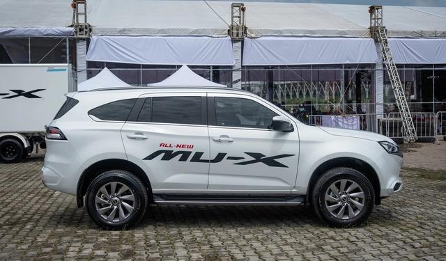 Isuzu mu-X 2022 giảm giá mạnh tại đại lý dù mới ra mắt: Thấp nhất 870 triệu đồng, tham vọng đối đầu Fortuner, Everest - Ảnh 4.