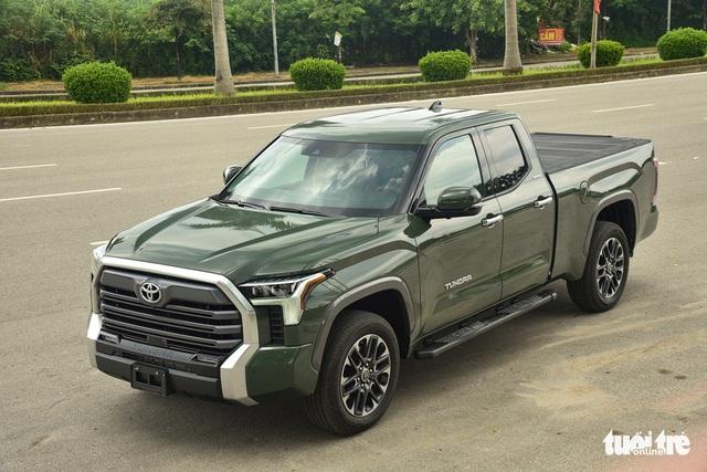 Toyota Tundra 2022 giá hơn 4 tỉ đồng: Bán tải Nhật mang đậm chất Mỹ - Ảnh 1.