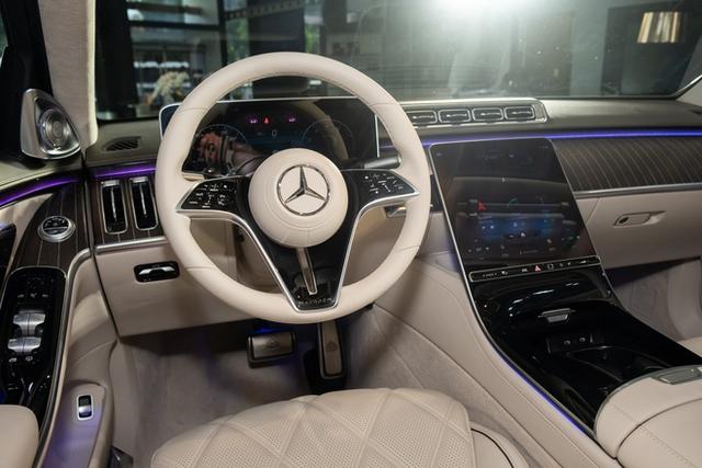 Ngồi thử Mercedes-Maybach S 680 giá 16 tỷ đồng tại Việt Nam: Đóng mở cửa như Rolls-Royce, ghế ông chủ có thể biến thành giường - Ảnh 23.