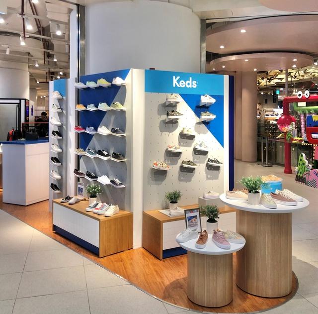 Rực rỡ sắc màu trong ngày khai trương gian hàng Keds Lotte Center Hà Nội - Ảnh 1.