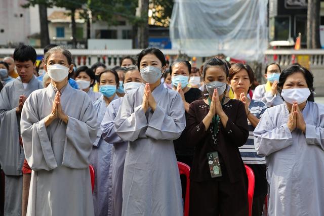 Xúc động Lễ kỳ siêu đồng bào tử vong và cán bộ, chiến sĩ hy sinh trong đại dịch Covid-19 ở TP.HCM - Ảnh 9.