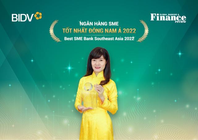 BIDV nhận cú đúp giải thưởng từ Tạp chí Global Banking and Finance - Ảnh 1.