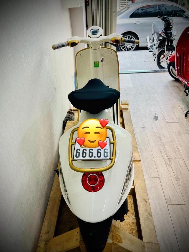 Chiếc xe máy Vespa biển ngũ quý 6 "hét" giá 3,5 tỷ đồng - Ảnh 2.