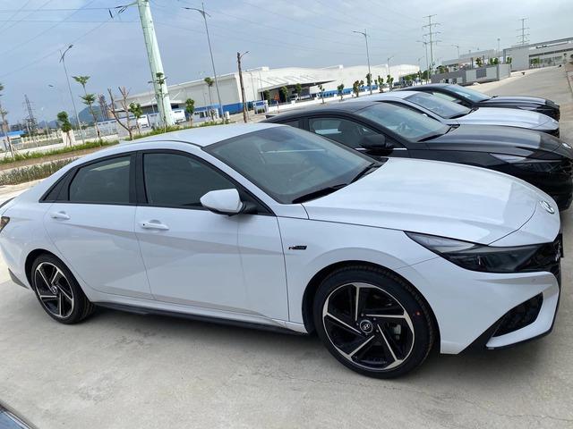 Lộ thêm thông tin Hyundai Elantra 2023 sắp bán tại Việt Nam: Nâng cấp động cơ, thêm mâm 18 inch - Ảnh 1.