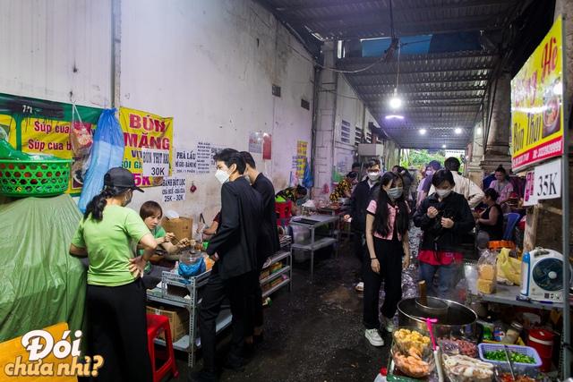 Lâu lâu ghé lại hẻm 76 Hai Bà Trưng: địa điểm ăn uống siêu rẻ nổi tiếng giữa lòng quận 1  - Ảnh 1.